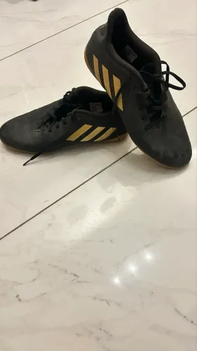 Chuteira Adidas Deportivo (caneleira Adidas de brinde)
