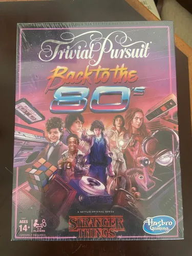 Stranger Things Trivial Pursuit Back to the 80's Hasbro Lacrado