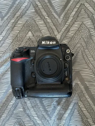 VENDO - NIKON D3s CORPO - A TANQUE DE GUERRA DA FOTOGRAFIA*
