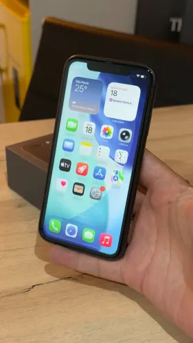 iPhone 11 64GB Preto - Saúde da bateria 100%! Com garantia! Loja física! Até 12x no cartão
