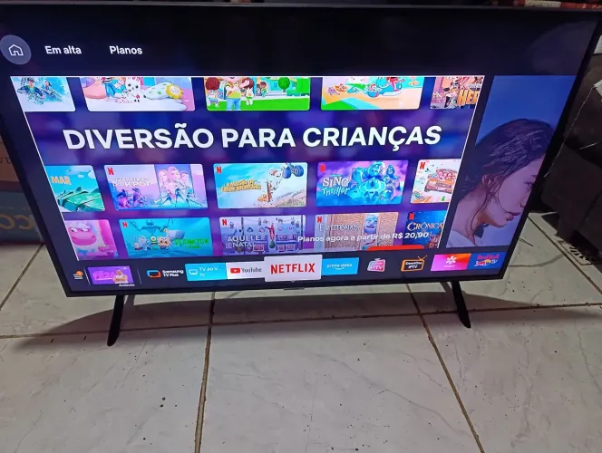 Tv Smart Samsung 40 4k com pequeno detalhe