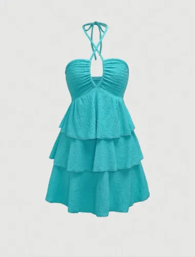 Vestido elegante com decote halter, amarração na cintura e bainha franzida.