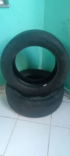 2 Pneus Goodyear 215/60 aro 17 meia vida