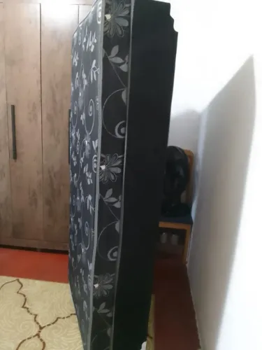 Cama box de solteiro com colchão embutido