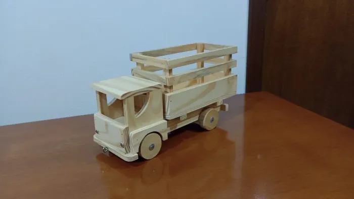 Caminhão Boiadeiro de Madeira - Brinquedo Novo/ A pronta entrega
