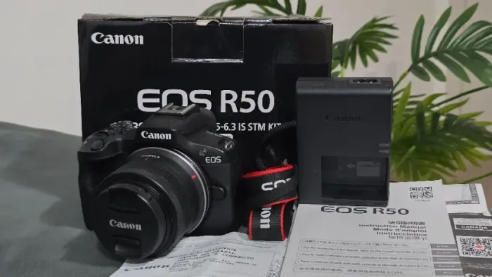CANON EOS R50 + LENTE ORIGINAL + NOTA FISCAL, CAMERA MUITO NOVA