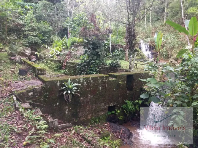 Compre Sítio com 2,7 alqueires possuindo cachoeira e água de nascente própria em Miguel Pe