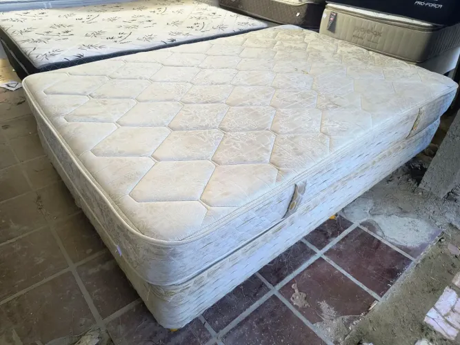 CAMA BOX COM COLCHÃO CASAL 1,98X1,38
