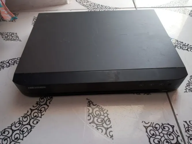 Vendo DVR Hikvision 16 canais modelo 7216hqhik1.<br>Valor :R$500,00.