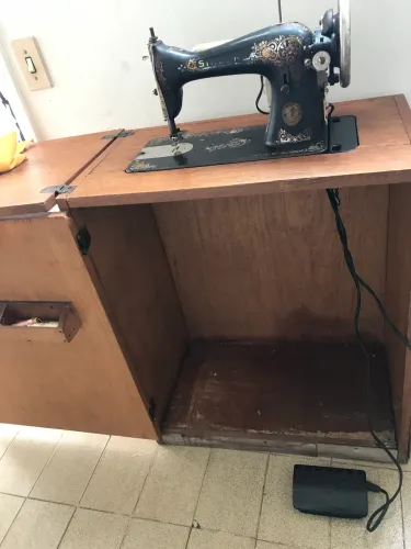 Máquina de Costura Singer antiga 