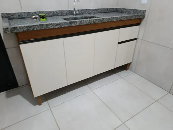 Pia de mármore com gabinete 1 metro e 60