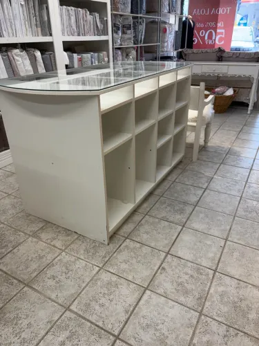 Excelente oportunidade! Móveis de qualidade para comércio!