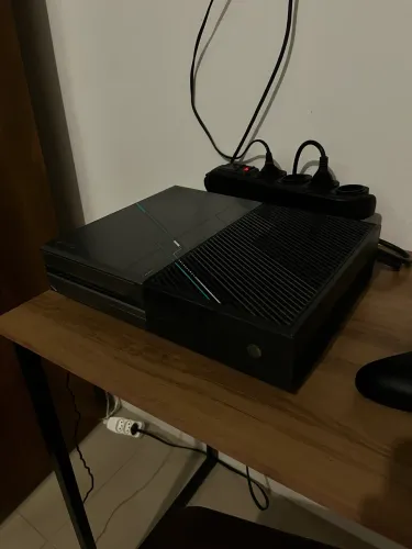 Xbox One 1tb Edição especial Halo + 1 controle