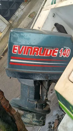 Motor de poupa evinrude 140 Hp