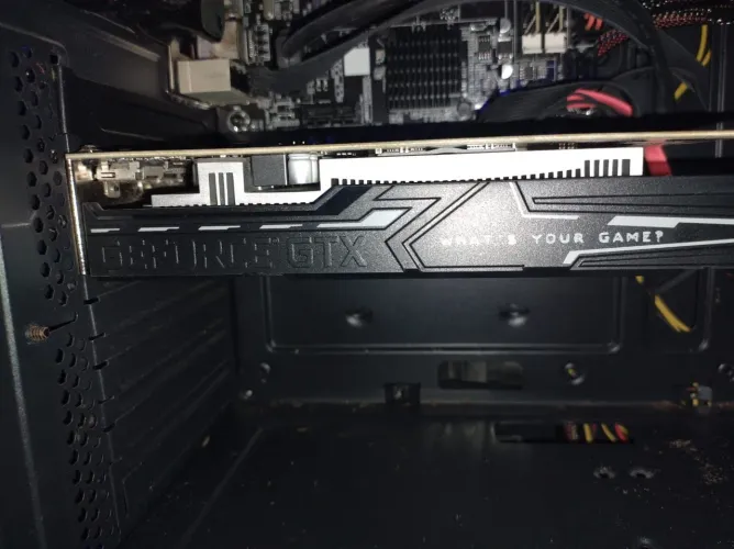 GTX 1630 4gb muito top pra leva logo