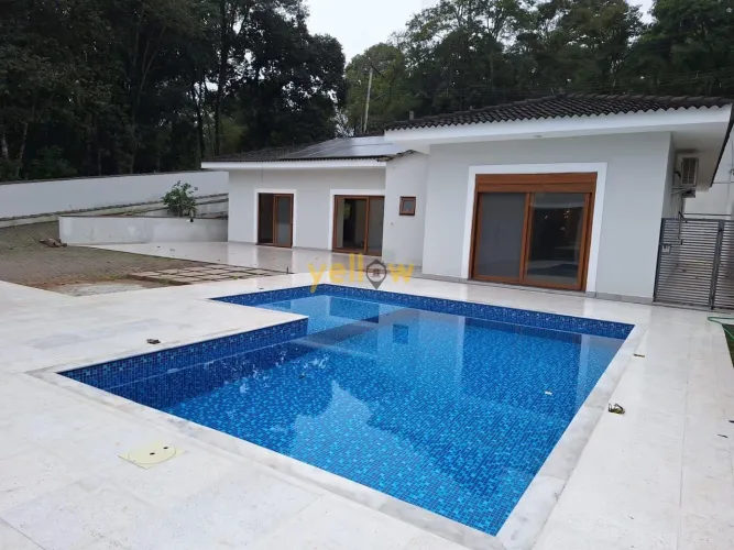 Chácara em Arujá com 3 Suítes e 420m² à Venda