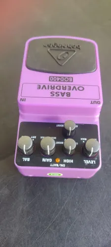 PEDAL PARA CONTRA BAIXO BEHRINGER VOD400 BASS OVERDRIVER