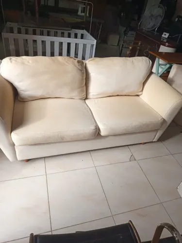 Sofá de tecido grosso. 400,00 Reais