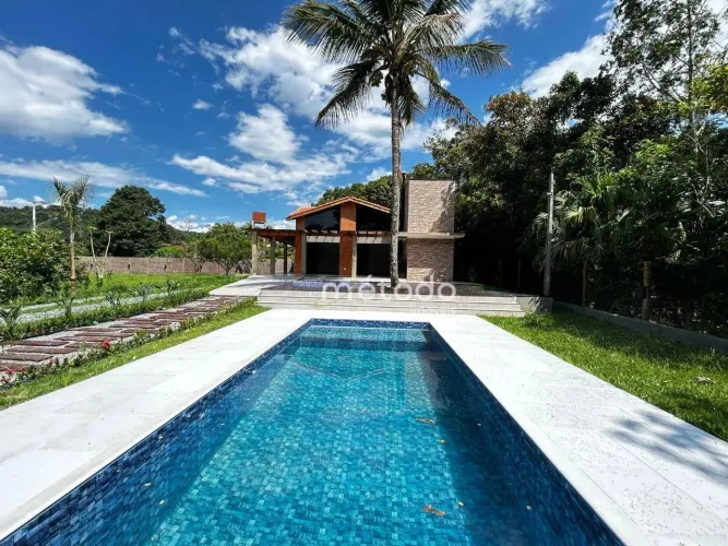 Chácara com 4 quartos à venda, 3750 m² por R$ 2.600.000 - Bairro Instituto do Álcool - Gua