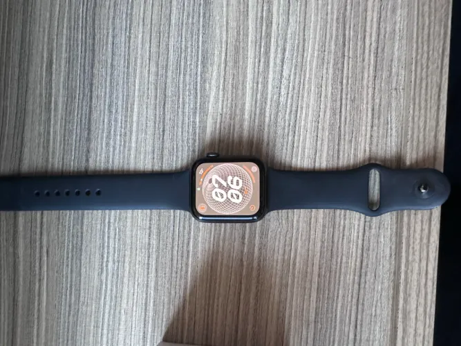Apple Watch Series 5 44mm em ótimo estado.