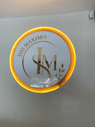 LETREIRO ACRÍLICO E PVC EXPANDIDO