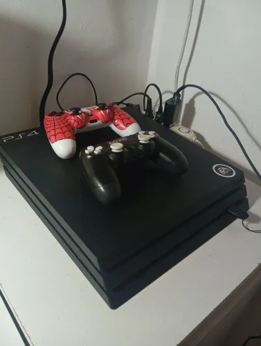 Ps4 pro 2 controle 1 jogo mídia física 