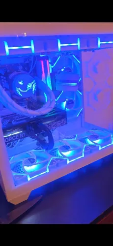 PC GAMER RYZEN 7 7800X3D - 32GB DDR5 6000 - RTX 5050