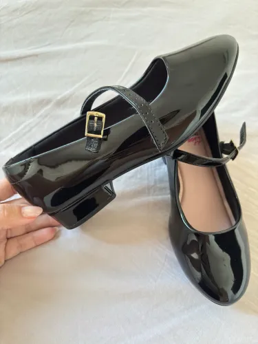Sapato preto com saltinho - TAM. 31