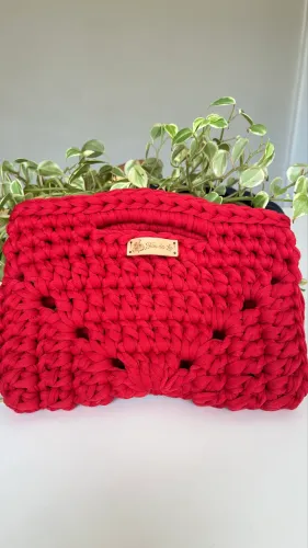 Bolsa artesanal em fio de malha