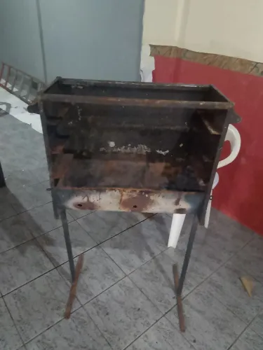 Vendo churrasqueira de espetinho 