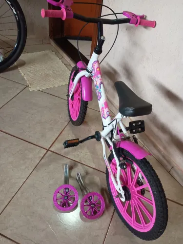 Vende se bicicleta aro 16 menina. Conservada. 