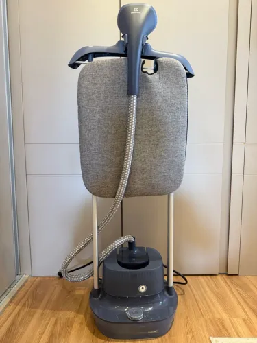 Vaporizador de Roupas Electrolux Expert EGS20 ? Pouco Usado