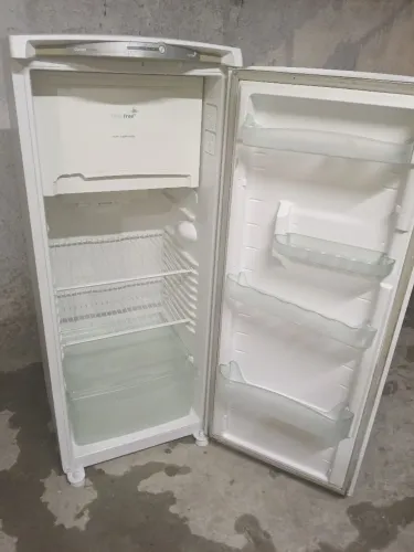 Geladeira Consul Facility Frost Free 360 LTS.