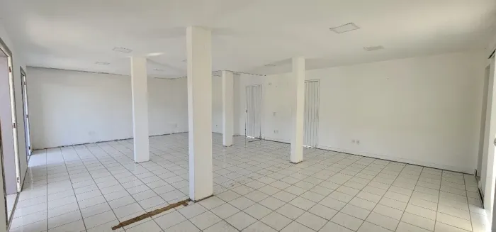 Sala Comercial Na Avenida Pequeno Príncipe