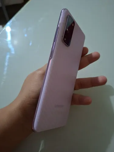 VENDO CELULAR S20 FE