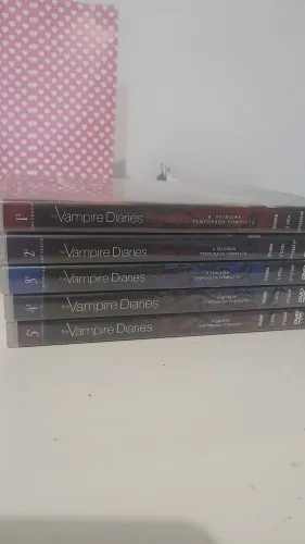5 temporadas da série Diários de um vampiro
