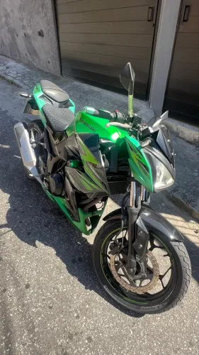 Kawasaki Z300 Linda 