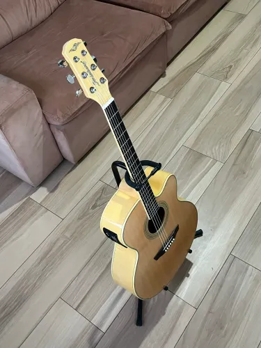 Violão STRINGBERG JUMBO. Tampo ABETO e corpo MAPLE Cordas NOVAS. Estado de NOVO