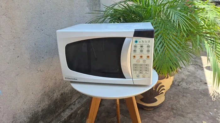 MICROONDAS (poucas marcas de uso)
