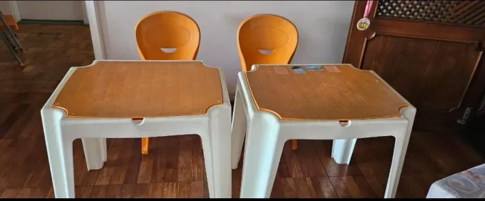 2 Mesas infantil de plástico com cadeiras imperdível promoção 