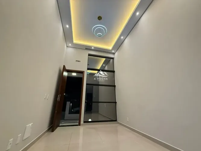 LINDA CASA DE 03 DORM C/SUÍTE, PÉ DIREITO DUPLO, GESSO E PISCINA. VALE VERDE-PLH