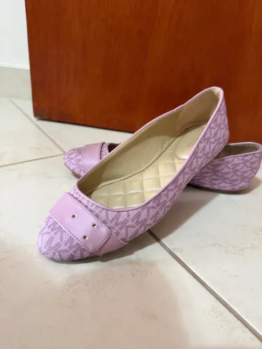 Sapatilhas Michael Kors Jilly Ballet Flats em rosa com estampa de logotipo MK