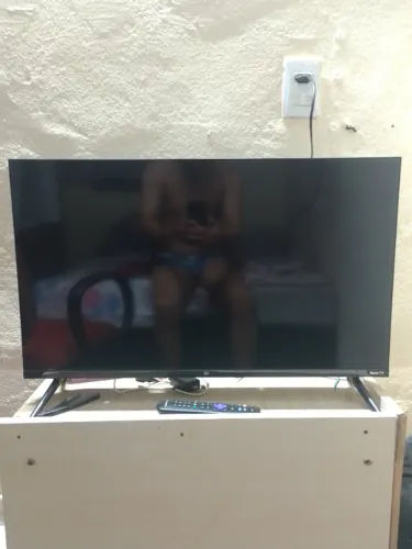 Tv Roku 32 polegadas apenas 1 mês de uso obs: não faço entrega