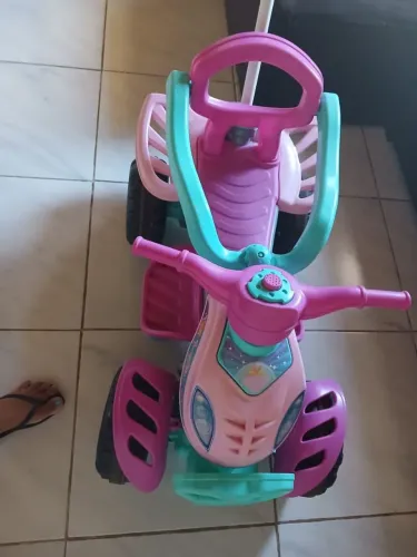 Vendo carro de passeio de menina