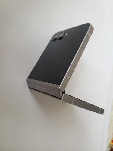 Samsung Galaxy Flip 6