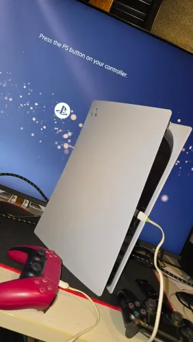 PlayStation 5 com leitor de disco 825GB + 2 controles DualSense