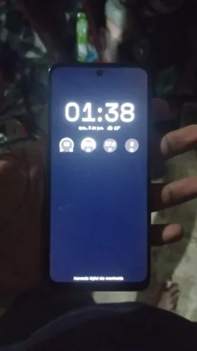 Moto g34 usado, tela levemente quebrada 