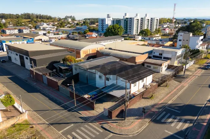 Pavilhões Comerciais no Bairro São Luiz (divisa com B. Michel) - 4 pavilhões + área de viv