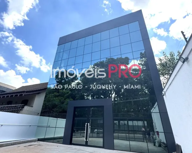 Prédio comercial com 4 pavimentos, para 50 vagas