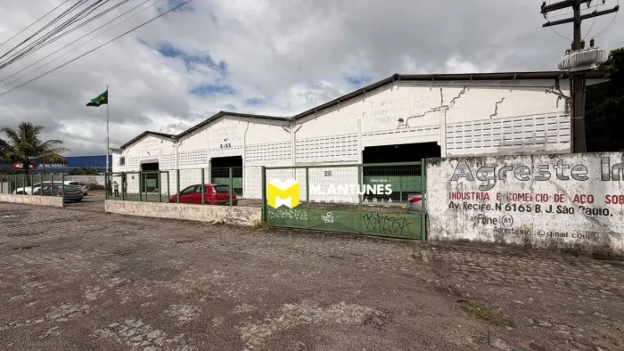 Galpão para Locação com 60m de frente na Av. Recife, com 1.122m² + área externa